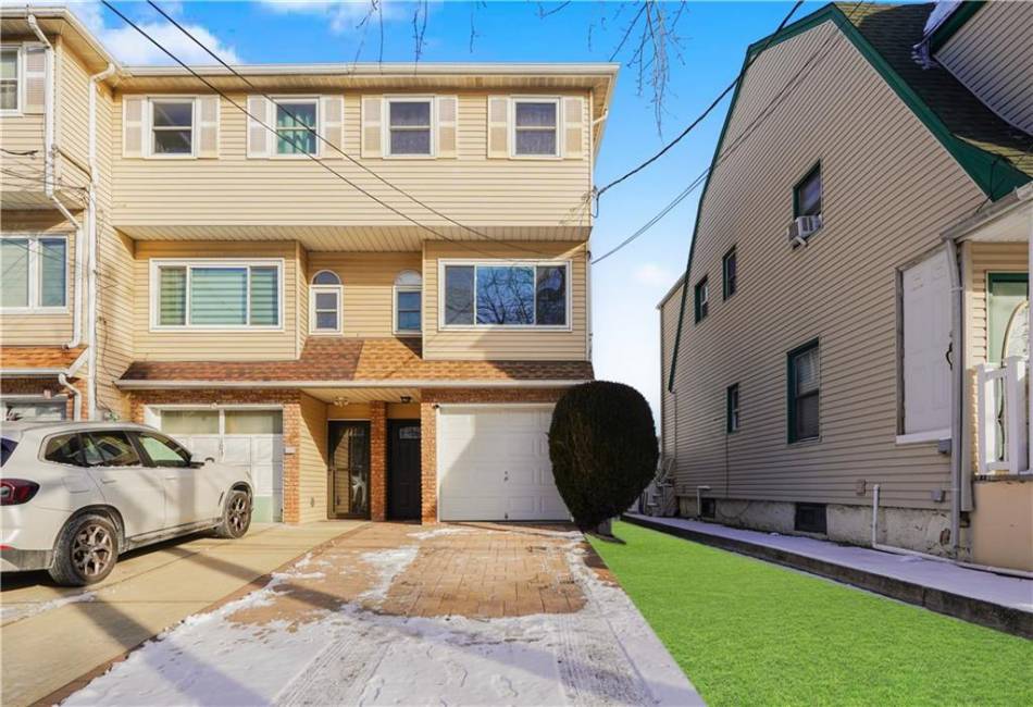 101 Wyona Avenue, Staten Island, New York 10314, 2 Bedrooms Bedrooms, ,3 BathroomsBathrooms,Residential,For Sale,Wyona,488795