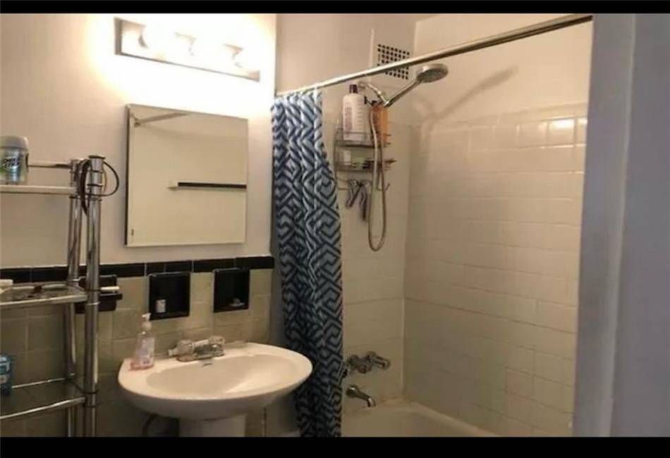 2626 Homecrest Avenue, Brooklyn, New York 11235, 2 Bedrooms Bedrooms, ,1 BathroomBathrooms,Residential,For Sale,Homecrest,488765