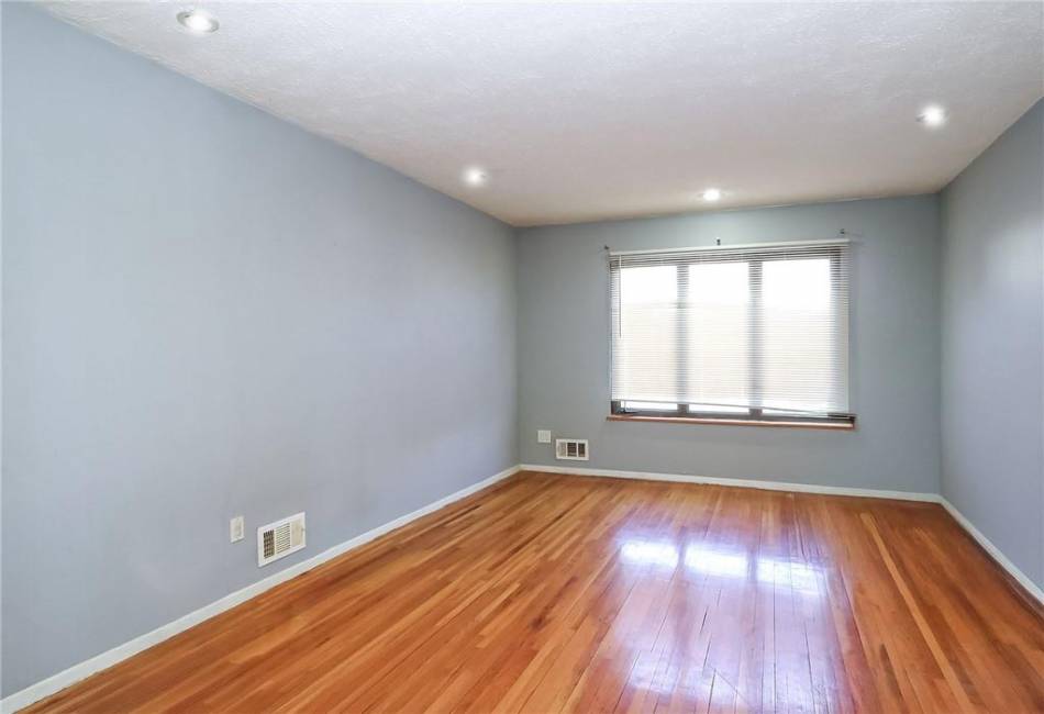 106 Vincent Avenue, Staten Island, New York 10306, 3 Bedrooms Bedrooms, ,2 BathroomsBathrooms,Residential,For Sale,Vincent,488818