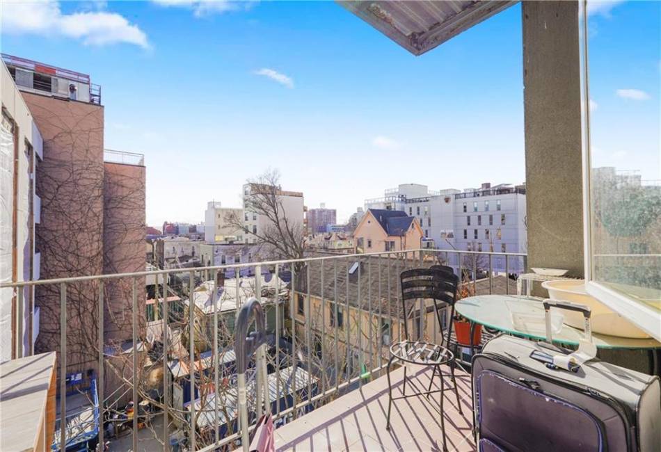 2934 Brighton 4th Street, Brooklyn, New York 11235, 2 Bedrooms Bedrooms, ,1.5 BathroomsBathrooms,Residential,For Sale,Brighton 4th,488862