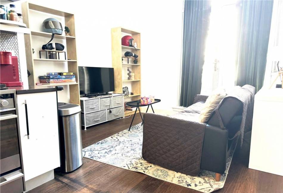 390 Lorimer Street, Brooklyn, New York 11206, ,1 BathroomBathrooms,Residential,For Sale,Lorimer,488885
