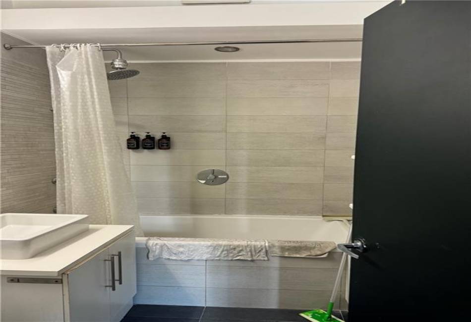 390 Lorimer Street, Brooklyn, New York 11206, ,1 BathroomBathrooms,Residential,For Sale,Lorimer,488885