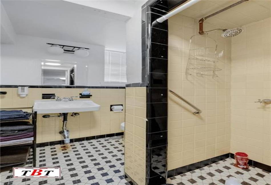 3402 Kings Highway, Brooklyn, New York 11234, 3 Bedrooms Bedrooms, ,3 BathroomsBathrooms,Residential,For Sale,Kings Highway,488870