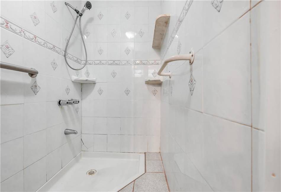 515 24th Street, Brooklyn, New York 11210, 7 Bedrooms Bedrooms, ,5 BathroomsBathrooms,Residential,For Sale,24th,488899