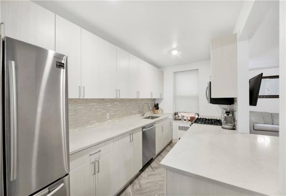 3021 Avenue Z, Brooklyn, New York 11235, 2 Bedrooms Bedrooms, ,1 BathroomBathrooms,Residential,For Sale,Avenue Z,488846
