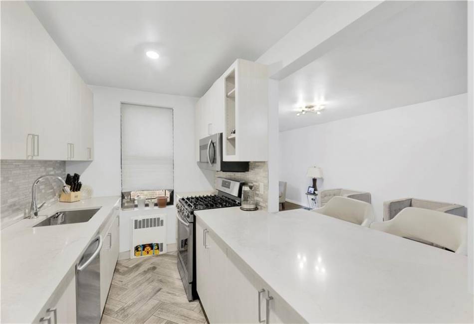 3021 Avenue Z, Brooklyn, New York 11235, 2 Bedrooms Bedrooms, ,1 BathroomBathrooms,Residential,For Sale,Avenue Z,488846