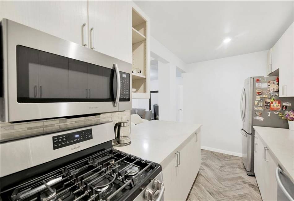 3021 Avenue Z, Brooklyn, New York 11235, 2 Bedrooms Bedrooms, ,1 BathroomBathrooms,Residential,For Sale,Avenue Z,488846