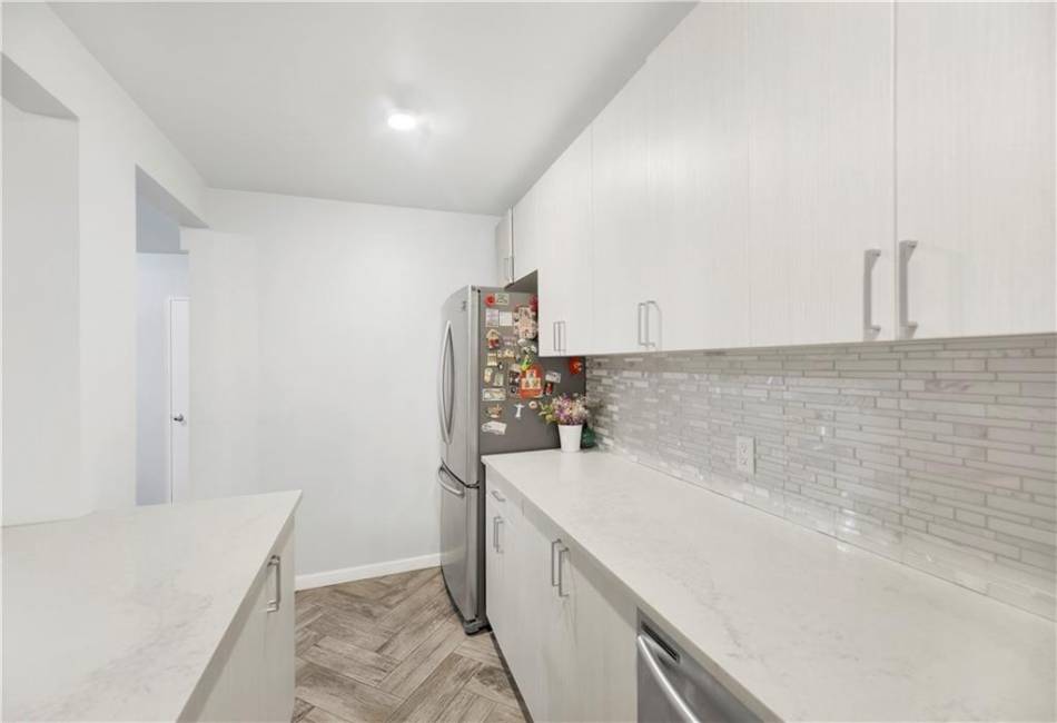 3021 Avenue Z, Brooklyn, New York 11235, 2 Bedrooms Bedrooms, ,1 BathroomBathrooms,Residential,For Sale,Avenue Z,488846