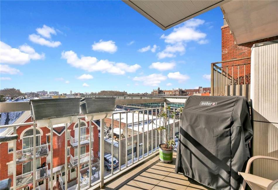 71 Village Rd North, Brooklyn, New York 11223, 2 Bedrooms Bedrooms, ,2 BathroomsBathrooms,Residential,For Sale,Village Rd North,488851
