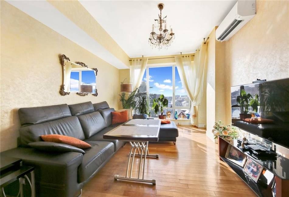 71 Village Rd North, Brooklyn, New York 11223, 2 Bedrooms Bedrooms, ,2 BathroomsBathrooms,Residential,For Sale,Village Rd North,488851