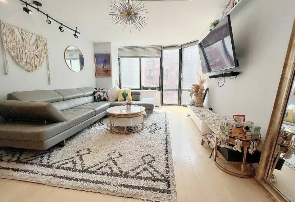 215 95th Street, Manhattan, New York 10025, 1 Bedroom Bedrooms, ,1 BathroomBathrooms,Residential,For Sale,95th,488917