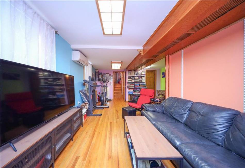 3524 Avenue R, Brooklyn, New York 11234, 3 Bedrooms Bedrooms, ,2 BathroomsBathrooms,Residential,For Sale,Avenue R,488940