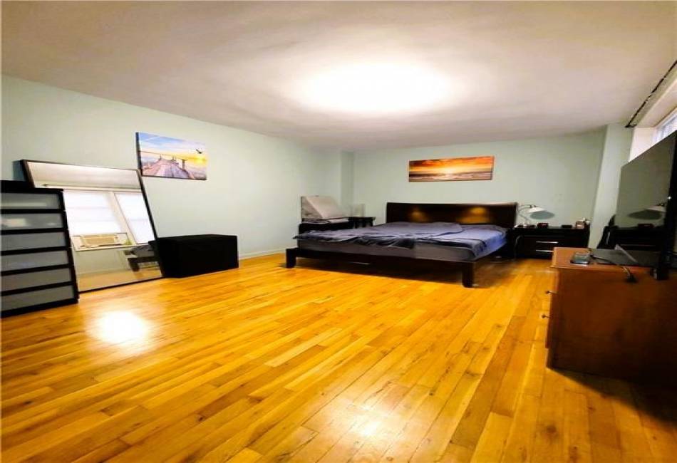 2400 East 3rd Street, Brooklyn, New York 11223, 2 Bedrooms Bedrooms, ,1 BathroomBathrooms,Residential,For Sale,East 3rd,488950