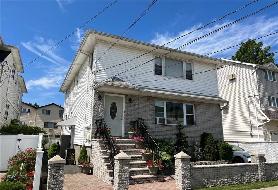 24 Winfield Street, Staten Island, New York 10305, 4 Bedrooms Bedrooms, ,3 BathroomsBathrooms,Residential,For Sale,Winfield,488962