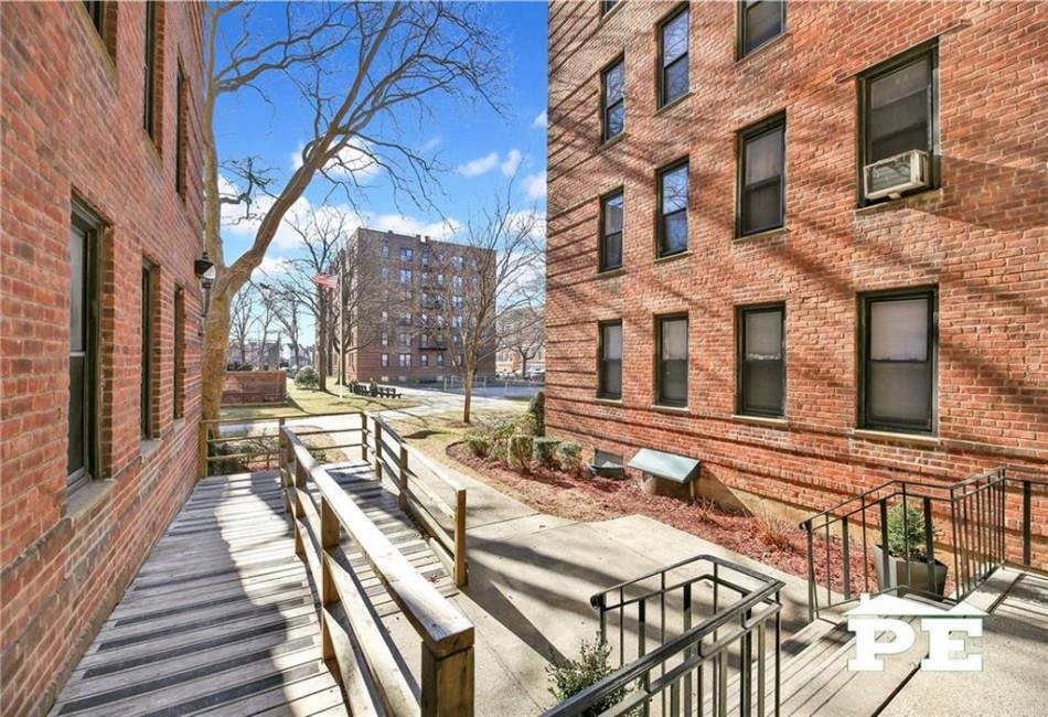 2251 Knapp Street, Brooklyn, New York 11229, 3 Bedrooms Bedrooms, ,1 BathroomBathrooms,Residential,For Sale,Knapp,488939