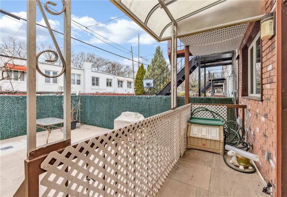 2556 26th Street, Brooklyn, New York 11235, 3 Bedrooms Bedrooms, ,3 BathroomsBathrooms,Residential,For Sale,26th,488995