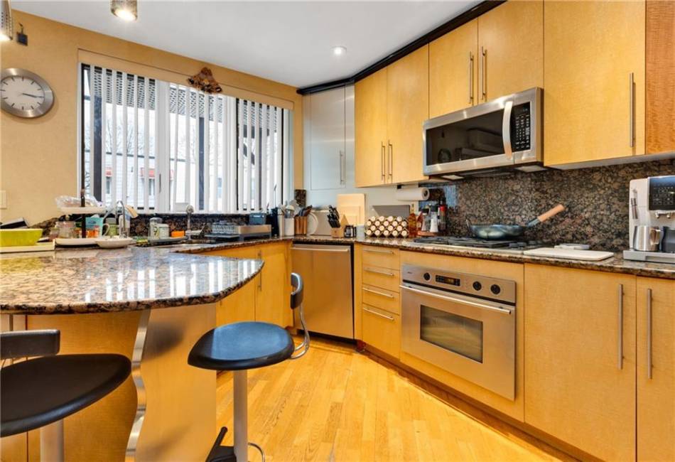 2556 26th Street, Brooklyn, New York 11235, 3 Bedrooms Bedrooms, ,3 BathroomsBathrooms,Residential,For Sale,26th,488995