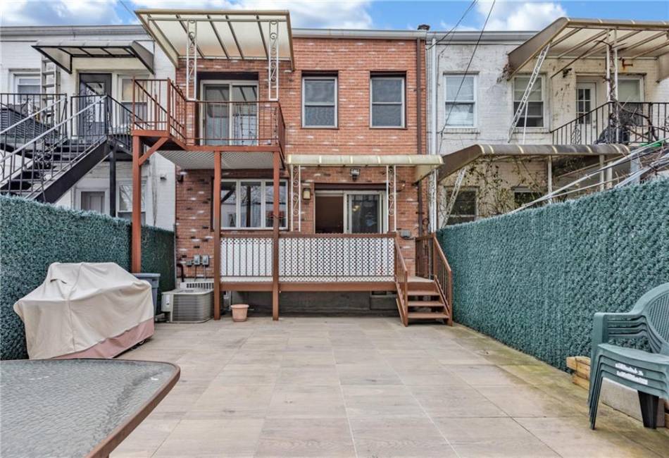 2556 26th Street, Brooklyn, New York 11235, 3 Bedrooms Bedrooms, ,4 BathroomsBathrooms,Residential,For Sale,26th,488997