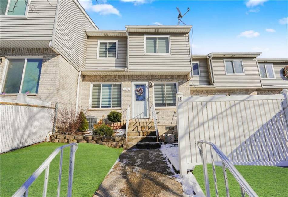 383 Maguire Avenue, Staten Island, New York 10309, 2 Bedrooms Bedrooms, ,2 BathroomsBathrooms,Residential,For Sale,Maguire,489002