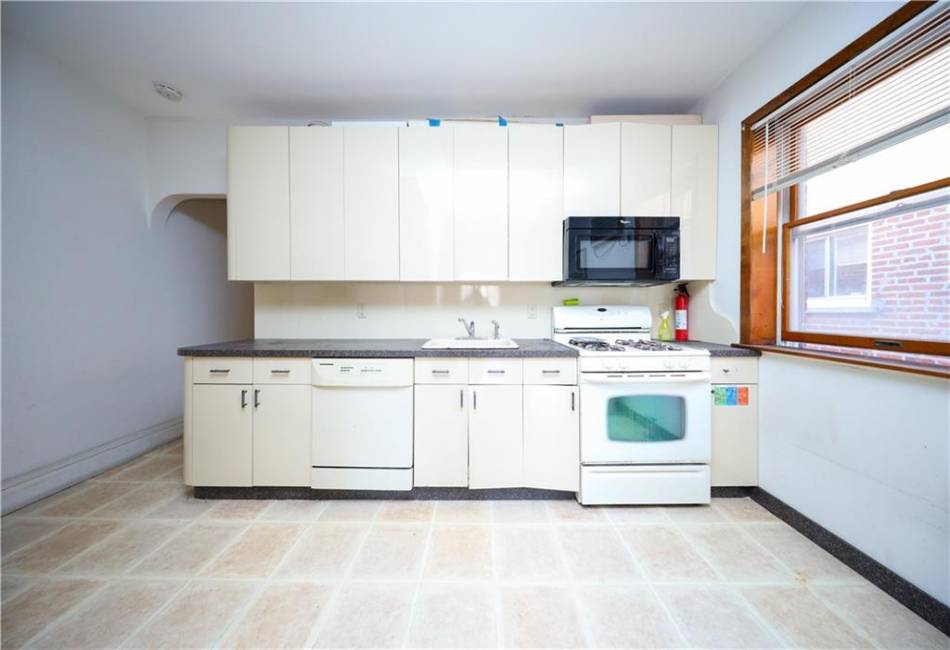 2414 11th Street, Brooklyn, New York 11235, 5 Bedrooms Bedrooms, ,2 BathroomsBathrooms,Residential,For Sale,11th,488981