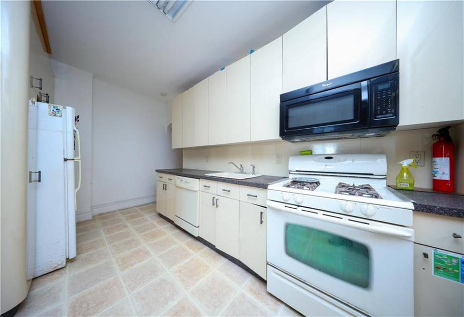 2414 11th Street, Brooklyn, New York 11235, 5 Bedrooms Bedrooms, ,2 BathroomsBathrooms,Residential,For Sale,11th,488981