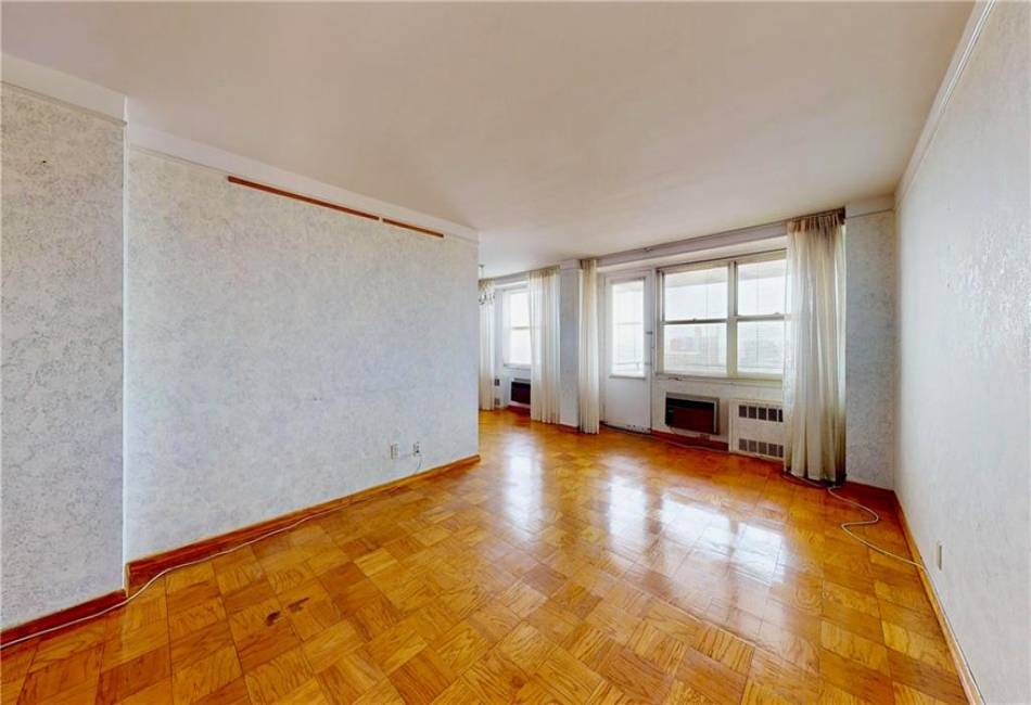 35 Seacoast Terrace, Brooklyn, New York 11235, 2 Bedrooms Bedrooms, ,1 BathroomBathrooms,Residential,For Sale,Seacoast,489010
