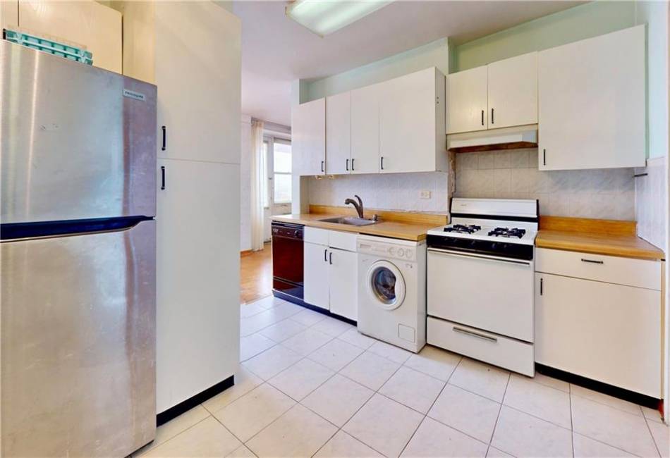 35 Seacoast Terrace, Brooklyn, New York 11235, 2 Bedrooms Bedrooms, ,1 BathroomBathrooms,Residential,For Sale,Seacoast,489010
