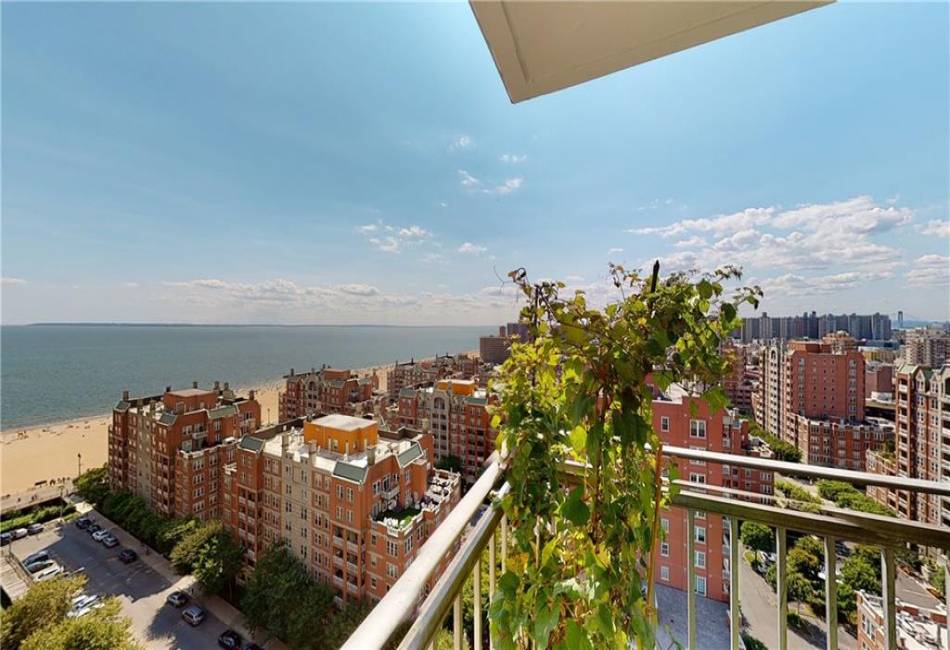 35 Seacoast Terrace, Brooklyn, New York 11235, 2 Bedrooms Bedrooms, ,1 BathroomBathrooms,Residential,For Sale,Seacoast,489010
