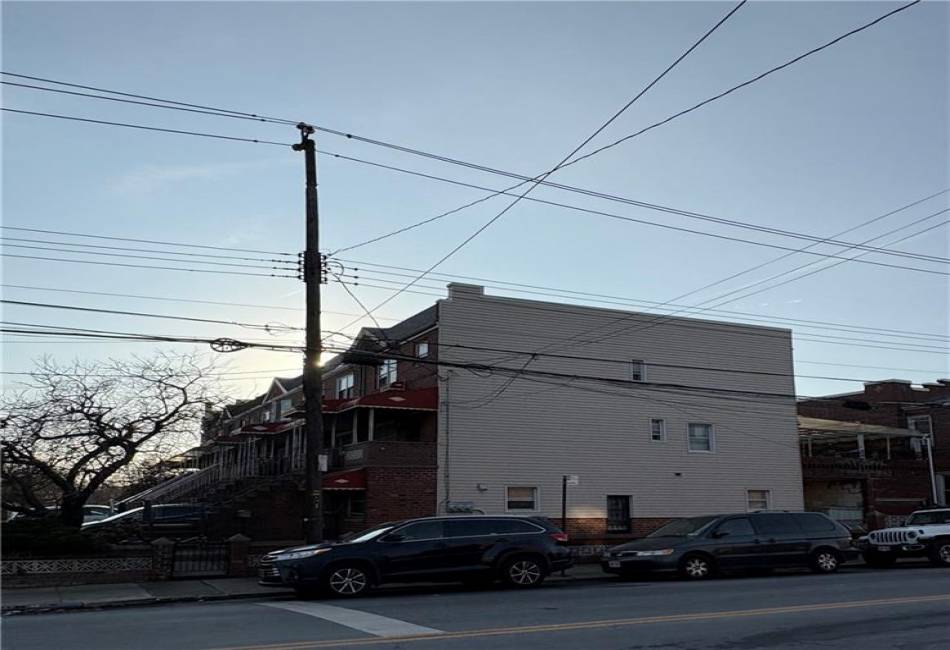 172 27th Avenue, Brooklyn, New York 11214, 6 Bedrooms Bedrooms, ,Residential,For Sale,27th,489011