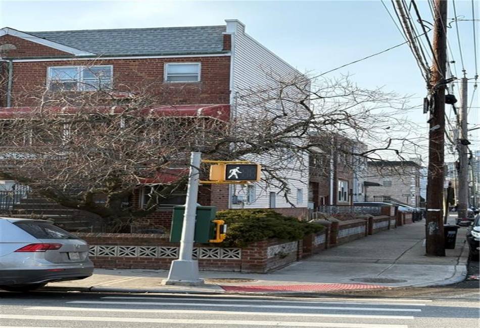 172 27th Avenue, Brooklyn, New York 11214, 6 Bedrooms Bedrooms, ,Residential,For Sale,27th,489011