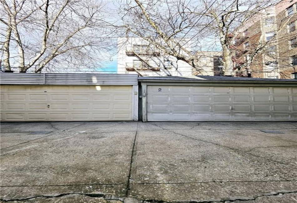 2071 72nd Street, Brooklyn, New York 11204, 7 Bedrooms Bedrooms, ,3 BathroomsBathrooms,Residential,For Sale,72nd,489030