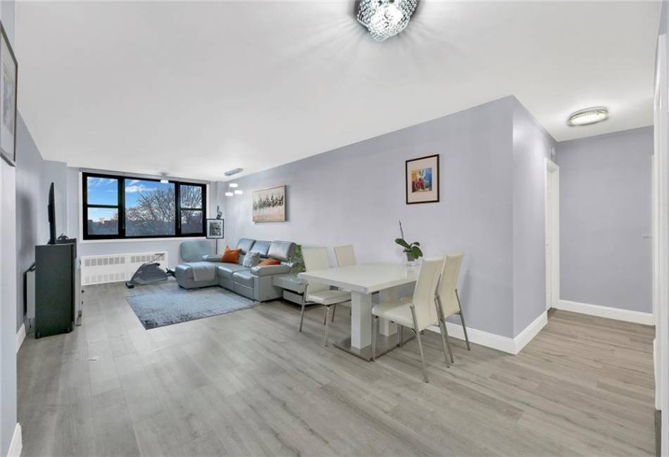 1360 Ocean Parkway, Brooklyn, New York 11230, 1 Bedroom Bedrooms, ,1 BathroomBathrooms,Residential,For Sale,Ocean,488932