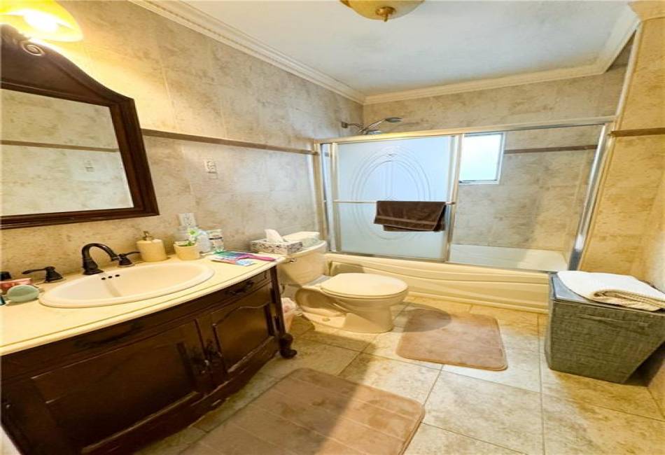 1915 East 26th Street, Brooklyn, New York 11229, 3 Bedrooms Bedrooms, ,3.6 BathroomsBathrooms,Residential,For Sale,East 26th,489057