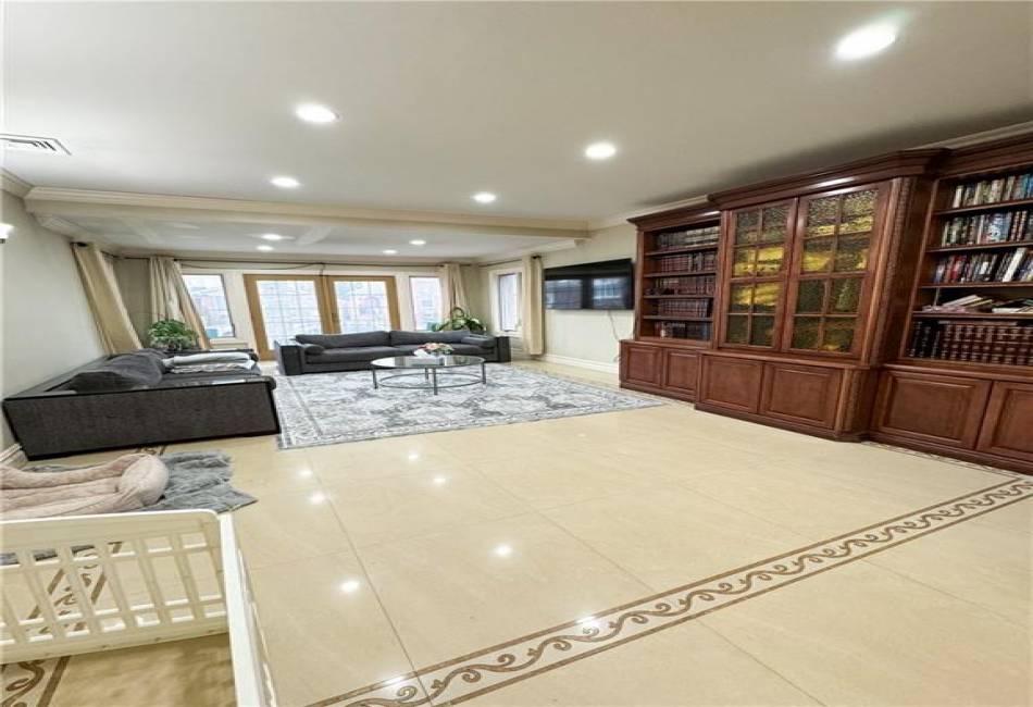 1915 East 26th Street, Brooklyn, New York 11229, 3 Bedrooms Bedrooms, ,3.6 BathroomsBathrooms,Residential,For Sale,East 26th,489057