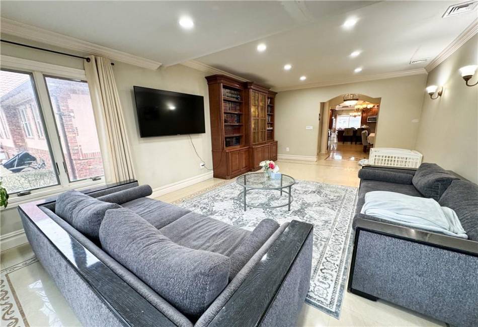 1915 East 26th Street, Brooklyn, New York 11229, 3 Bedrooms Bedrooms, ,3.6 BathroomsBathrooms,Residential,For Sale,East 26th,489057