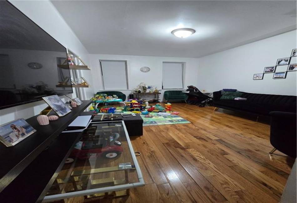 812 Avenue T, Brooklyn, New York 11223, 7 Bedrooms Bedrooms, ,4 BathroomsBathrooms,Residential,For Sale,Avenue T,489083