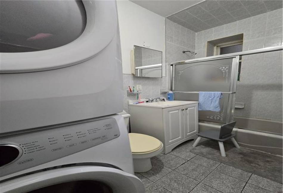 812 Avenue T, Brooklyn, New York 11223, 7 Bedrooms Bedrooms, ,4 BathroomsBathrooms,Residential,For Sale,Avenue T,489083