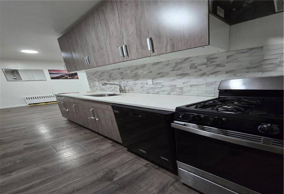812 Avenue T, Brooklyn, New York 11223, 7 Bedrooms Bedrooms, ,4 BathroomsBathrooms,Residential,For Sale,Avenue T,489083