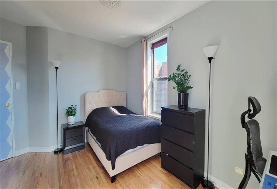 2400 East 3rd Street, Brooklyn, New York 11223, 2 Bedrooms Bedrooms, ,2 BathroomsBathrooms,Residential,For Sale,East 3rd,489081