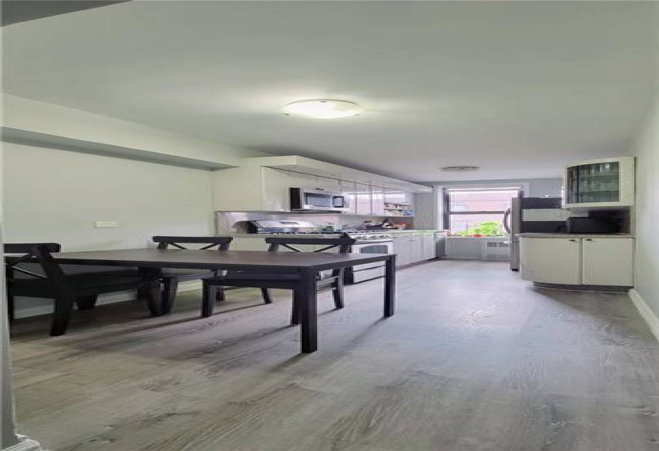 2400 East 3rd Street, Brooklyn, New York 11223, 2 Bedrooms Bedrooms, ,2 BathroomsBathrooms,Residential,For Sale,East 3rd,489081