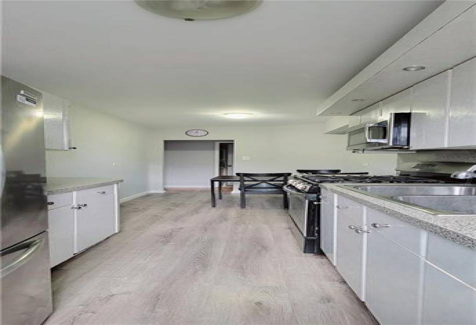 2400 East 3rd Street, Brooklyn, New York 11223, 2 Bedrooms Bedrooms, ,2 BathroomsBathrooms,Residential,For Sale,East 3rd,489081