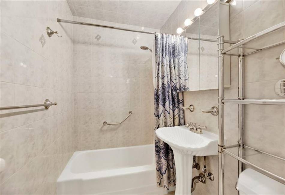 2483 16th Street, Brooklyn, New York 11214, 2 Bedrooms Bedrooms, ,1 BathroomBathrooms,Residential,For Sale,16th,489097