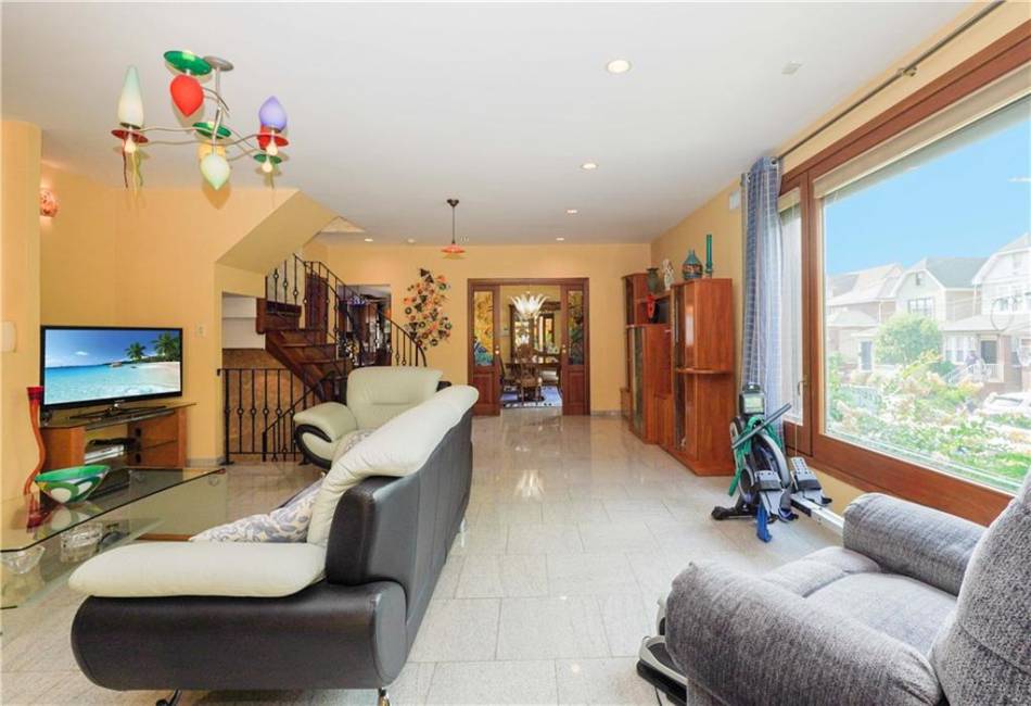 8321 12th Avenue, Brooklyn, New York 11228, 4 Bedrooms Bedrooms, ,5 BathroomsBathrooms,Residential,For Sale,12th,489128