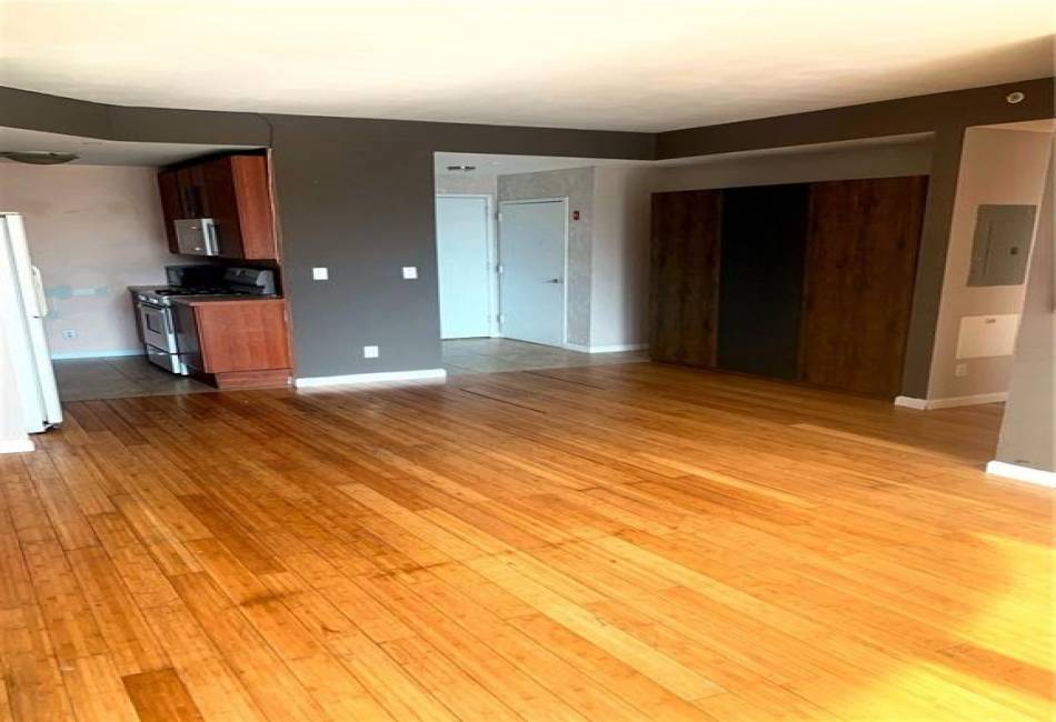 2805 Ocean Parkway, Brooklyn, New York 11235, 1 Bedroom Bedrooms, ,1 BathroomBathrooms,Residential,For Sale,Ocean,489134