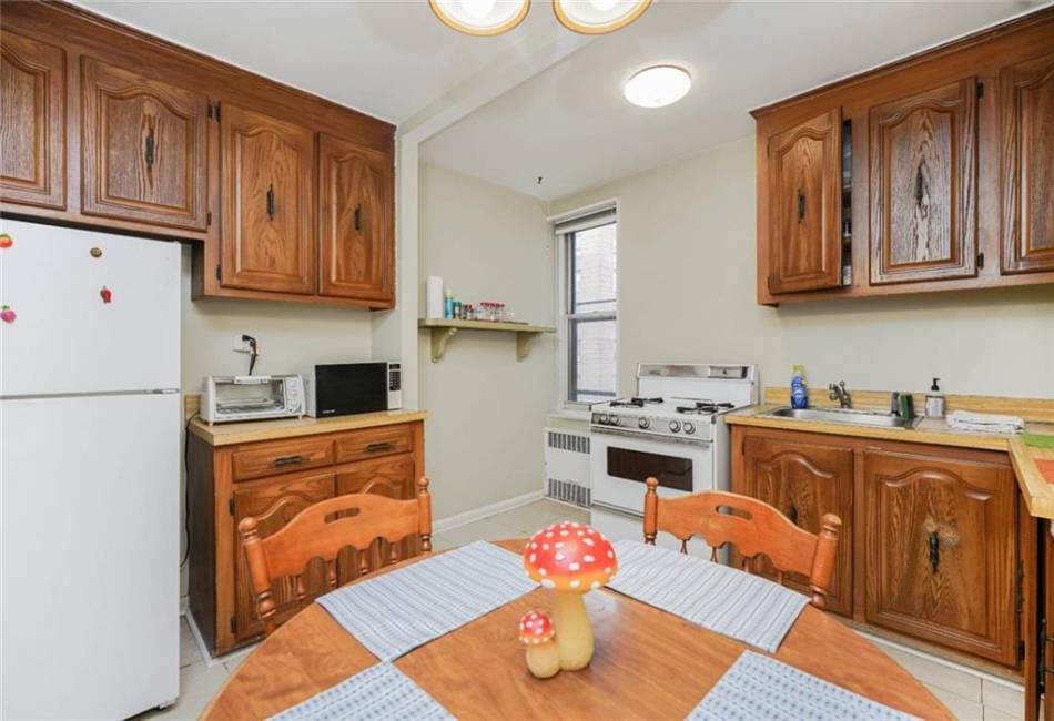 2250 Brigham Street, Brooklyn, New York 11229, 2 Bedrooms Bedrooms, ,1 BathroomBathrooms,Residential,For Sale,Brigham,489147