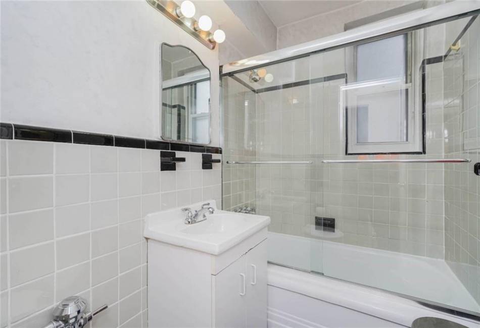 2250 Brigham Street, Brooklyn, New York 11229, 2 Bedrooms Bedrooms, ,1 BathroomBathrooms,Residential,For Sale,Brigham,489147