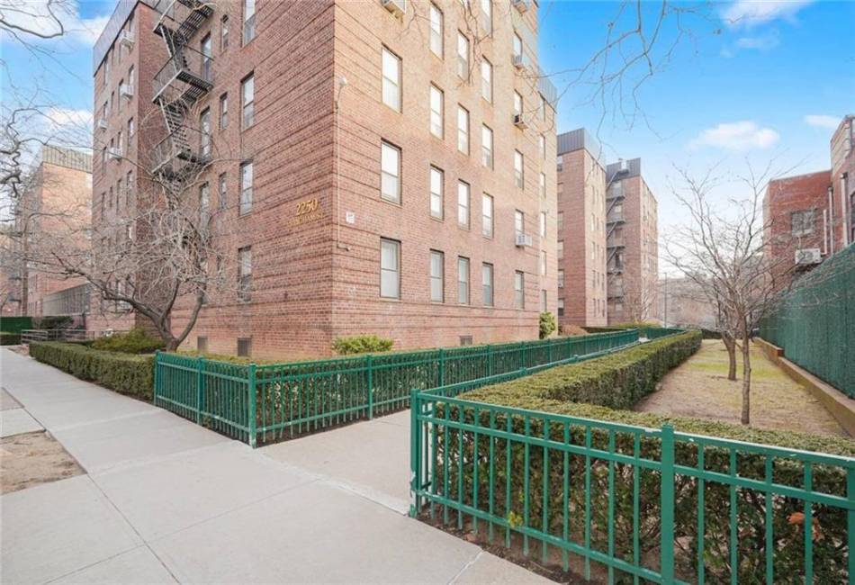2250 Brigham Street, Brooklyn, New York 11229, 2 Bedrooms Bedrooms, ,1 BathroomBathrooms,Residential,For Sale,Brigham,489147