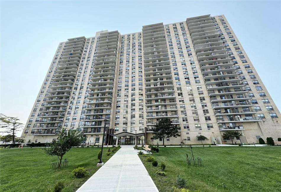 601 Surf Avenue, Brooklyn, New York 11224, 2 Bedrooms Bedrooms, ,1 BathroomBathrooms,Residential,For Sale,Surf,489154
