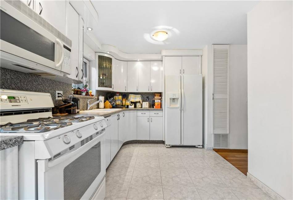42 Narrows Road, Staten Island, New York 10305, 3 Bedrooms Bedrooms, ,3 BathroomsBathrooms,Residential,For Sale,Narrows,489117