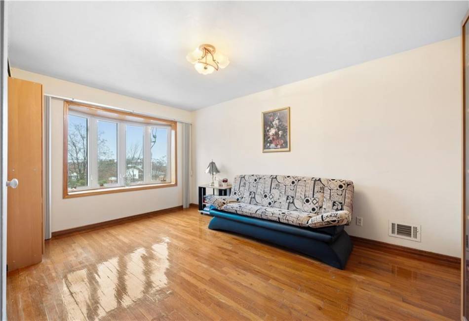 42 Narrows Road, Staten Island, New York 10305, 3 Bedrooms Bedrooms, ,3 BathroomsBathrooms,Residential,For Sale,Narrows,489117